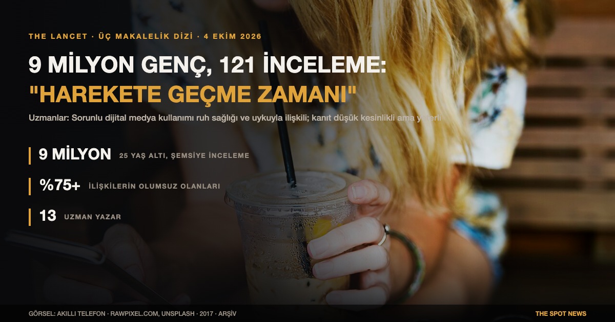 Elinde akıllı telefon tutan bir kişi